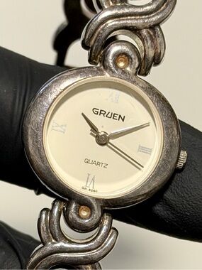 Gruen GR6260 Cream Dial Oval Silver Stainless Steel 24mm Swiss-Made Dress Watch